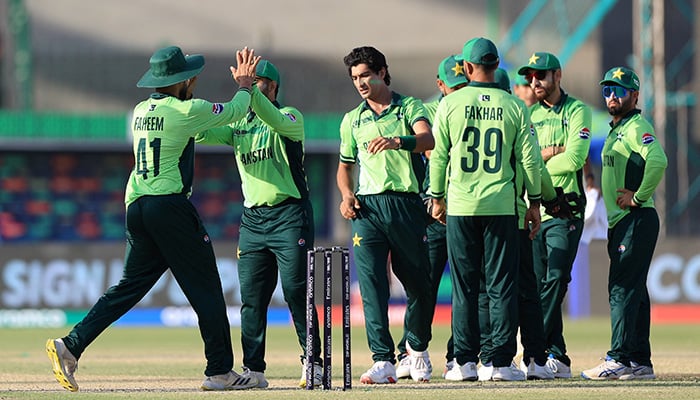 Pakistans Naseem Shah celebrates with teammates after taking the wicket of New Zealands Will Young, caught out by substitute Faheem Ashraf. — Reuters/File