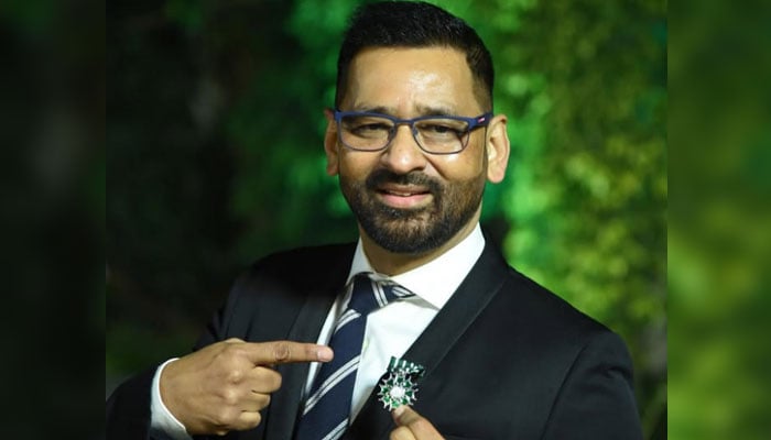 Artist Imran Qureshi poses for a photo after being honoured with Chevalier de l’Ordre des Arts et des Lettres medal. —Instagram/ imranqureshiartist