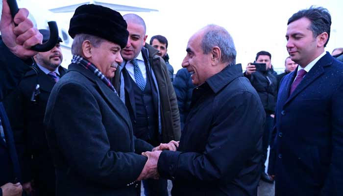 Prime Minister Shehbaz Sharif was warmly received by First Deputy Prime Minister Yaqub Abdulla oğlu Eyyubov at Heydar Aliyev International Airport on February 23, 2025. — PID