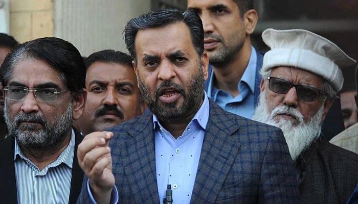 MQM-Pakistan leader Mustafa Kamal talking to media in Karachi, on December 20, 2023. — INP