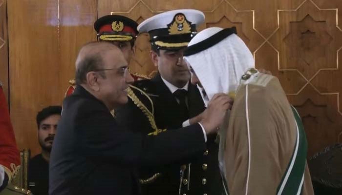 President Asif Ali Zardari (left) confers the “Nishan-e-Pakistan” on Abu Dhabi Crown Prince Sheikh Khaled bin Mohamed bin Zayed Al Nahyan on February 27, 2025. — YouTube/Geo News/screengrab