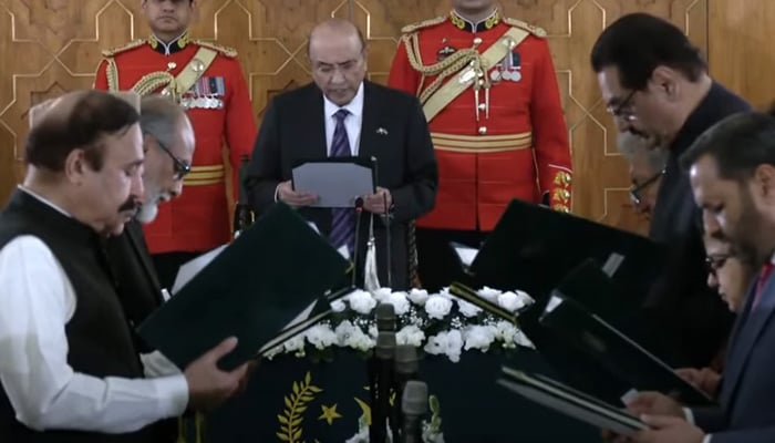 President Asif Ali Zardari administers oath to new ministers and advisers during a ceremony at Aiwan-e-Sadr on February 27, 2025. — Screengrab via Geo News