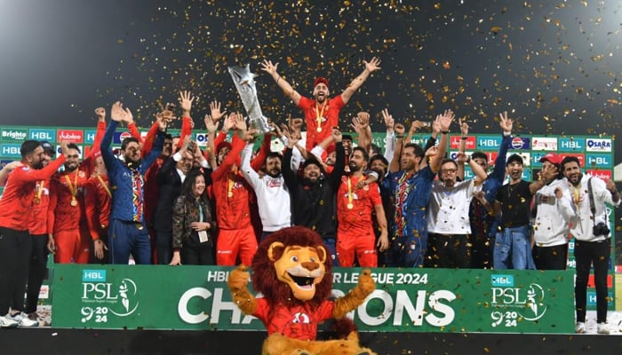 Islamabad United celebrating after being crowned winners of PSL 9. — PSL