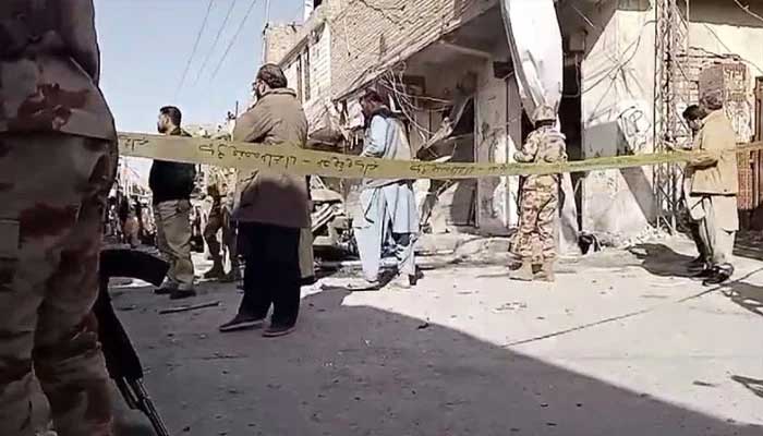 Police cordon off area after motorbike blast injures nine among security personnel near Jan Muhammad Road in Quetta, Balochistan, February 28, 2025. — Geo News