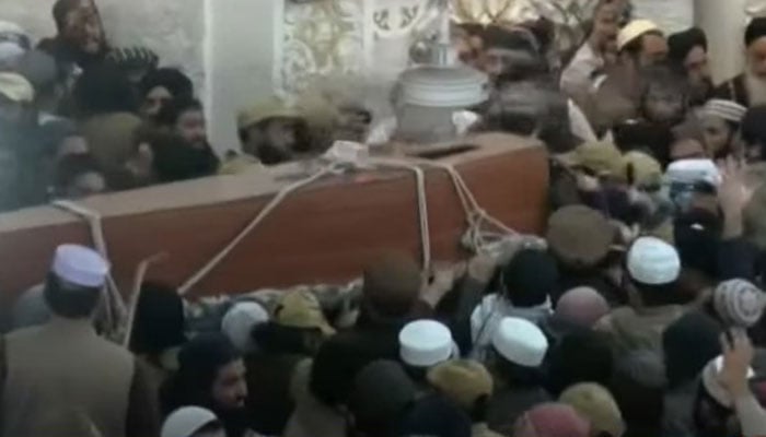 People attend the funeral ceremony of JUI-S Emir Maulana Hamidul Haq Haqqani (late) on March 1, 2025. — Screengrab via Geo News/Facebook@Hamid Ul Haq Haqqani