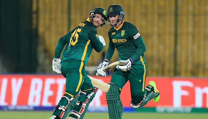 South Africas Rassie van der Dussen and Heinrich Klaasen in action during the ICC Champions Trophy 2025 group match between England and South Africa at National Bank Stadium, Karachi, on March 1, 2025. — Reuters