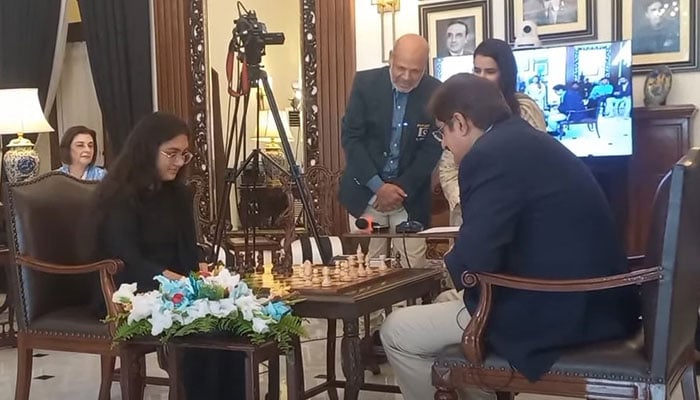 National junior chess champion Mehak Maqbool (left) and Sindh Chief Minister Murad Ali Shah playing a chess match in Karachi, on March 1, 2025. — YouTube/@SindhCMHouse