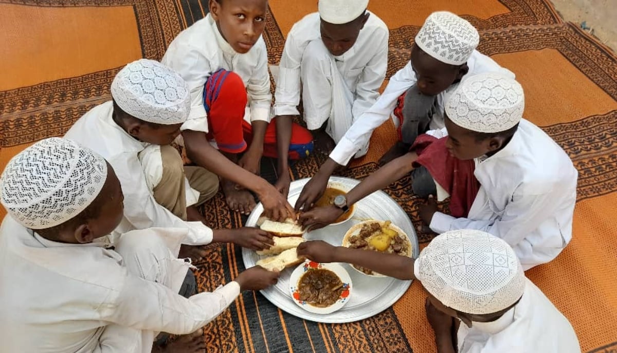 Children break the fast in Chad. — Ihsan House