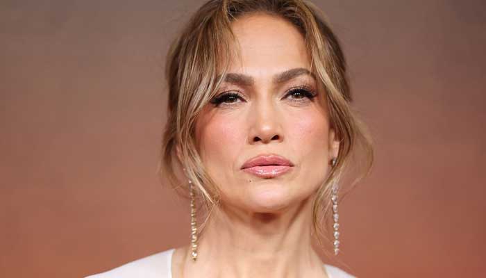 Jennifer Lopez starts Office Romance with Netflix