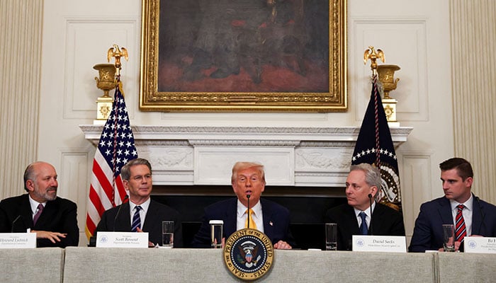 US President Donald Trump speaks like Tsar Crypto David Sacks, US Treasury Secretary Scott Bessent, US trade secretary Howard Luneck, and the executive director of the Presidential Council for Digital Bo Hines advisers at the top of the White House crypto in the White House in Washington, DC, United States, 2025.