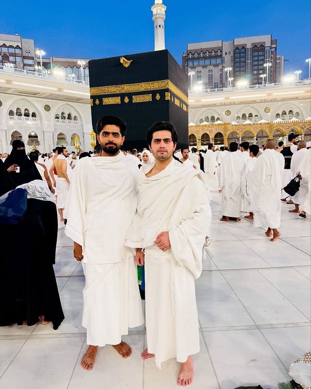 Babar Azam with his brother during Umrah. — Instagram@safeerazam