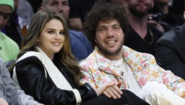 Photo: Selena Gomez confused about Benny Blanco wedding list: Source