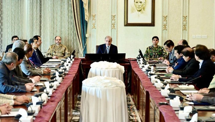 PM Shehbaz Sharif meets the presidents of chambers of commerce in Islamabad on March 12, 2025. — PID