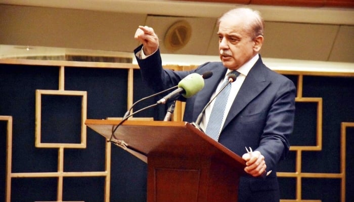 Prime Minister Muhammad Shehbaz Sharif addresses a ceremony in Karachi, on January 08, 2025. — APP