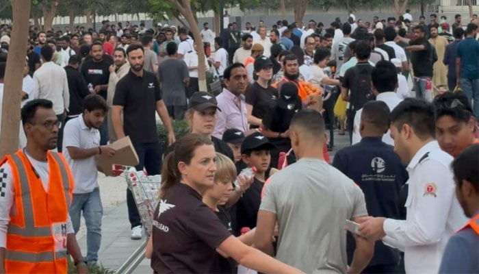 Spirit of Ramadan: Non-Muslim volunteers join hands to spread joy during Iftar distribution at Dubai Barsha. — Reporter