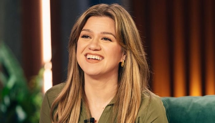 Kelly Clarkson sparks concern after cryptic message