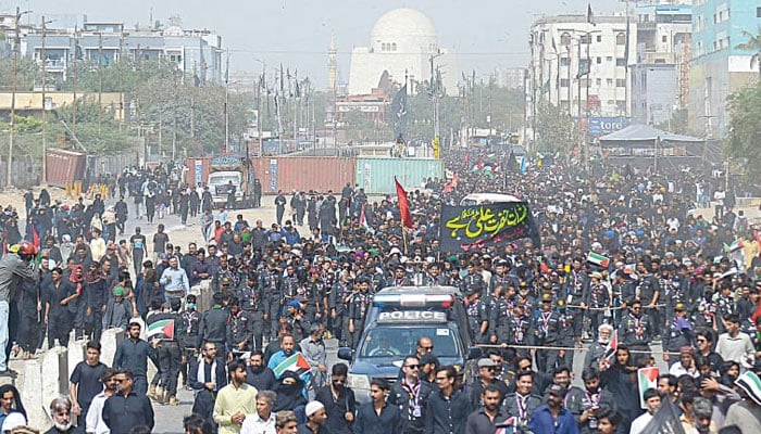 Participants in the main Youm-e-Ali procession pass through MA Jinnah Road in Karachi. — INP/File